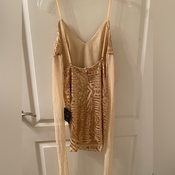 Size small sparkly pink Lulu’s mini dress with tie in the back - Picture 4 of 4